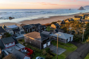 Pacific Breeze Ocean Views Steps to Cannon Beach Airy Coastal Retreat